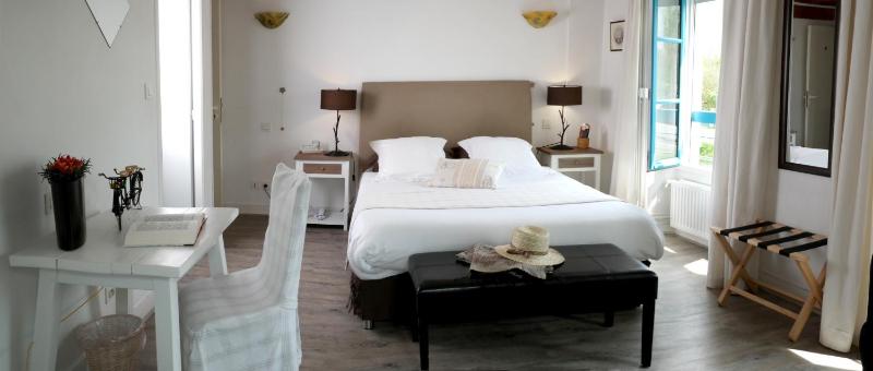 Deluxe Room with River View image 2