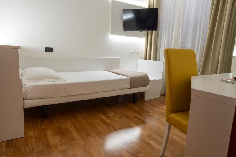 Single Room - Disability Access image 1