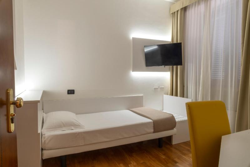 Single Room - Disability Access image 3