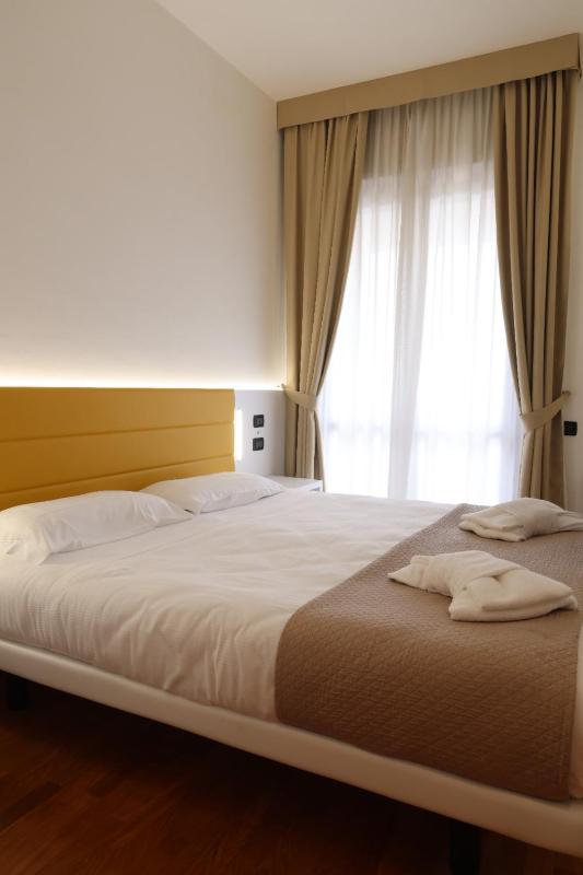 Superior Double Room image 4