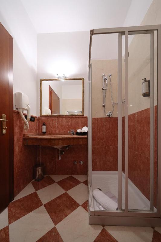 Standard Double Room image 4