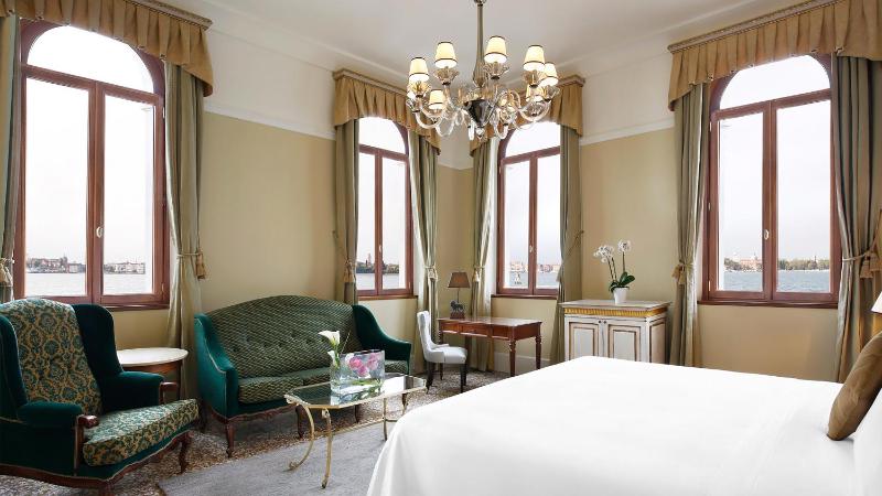 Grand Deluxe Room Lagoon View image 3