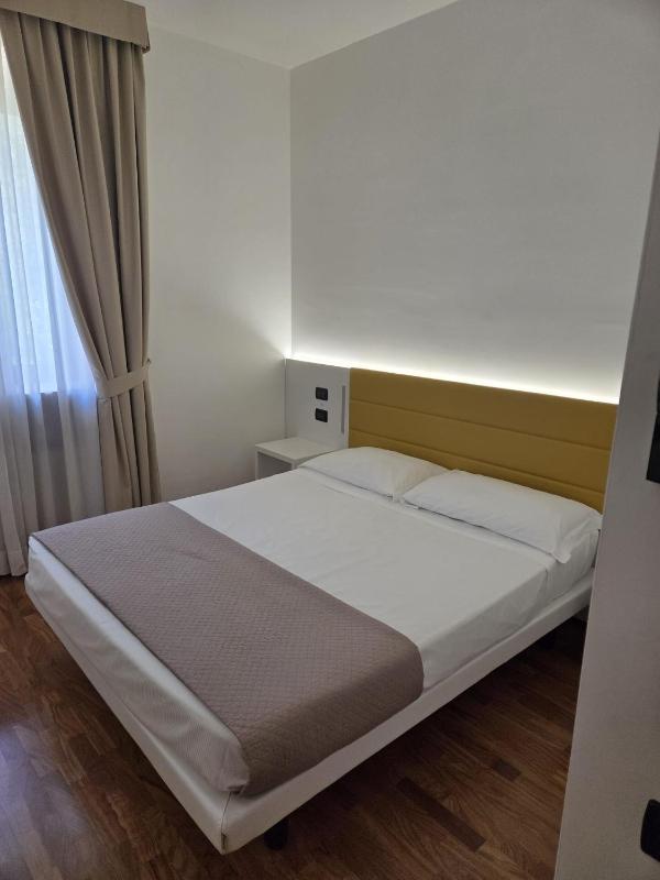 Standard Double Room image 1