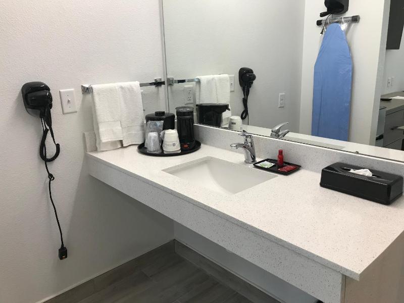 King Suite with Kitchenette - Disability Access/Non-Smoking image 2