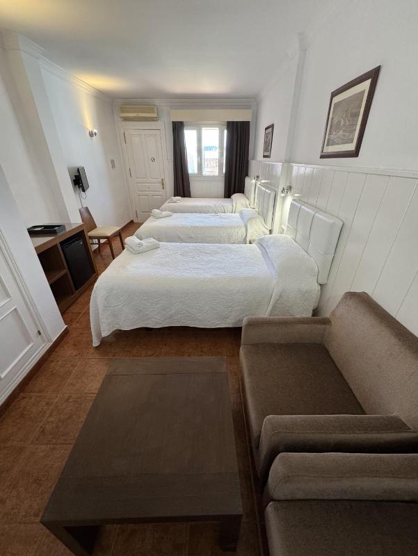 Superior Triple Room image 3