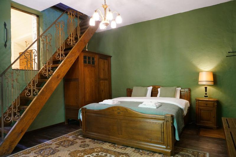 Family Room image 3