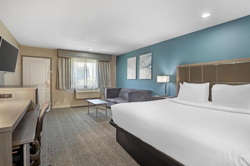King Room image 3