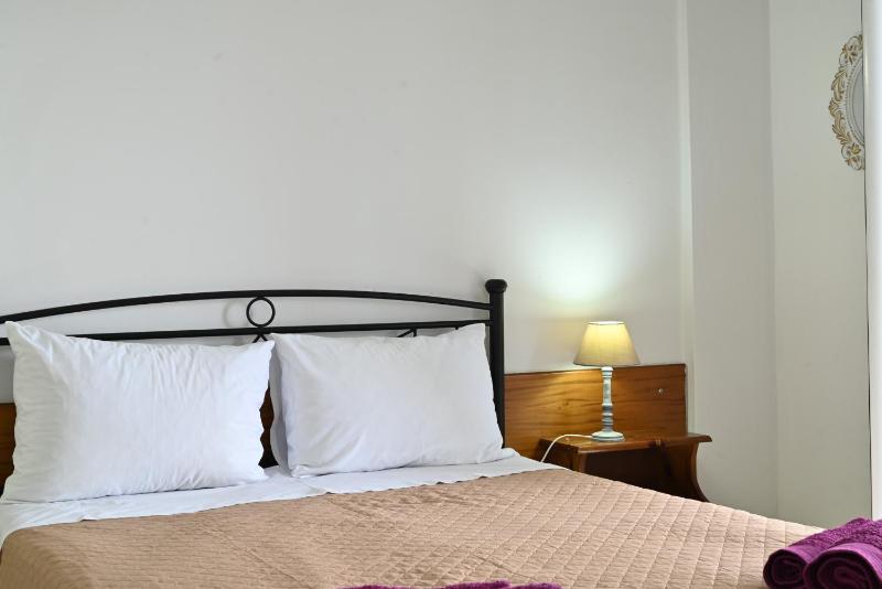 Two Bedroom Apartment with Mountain View image 4
