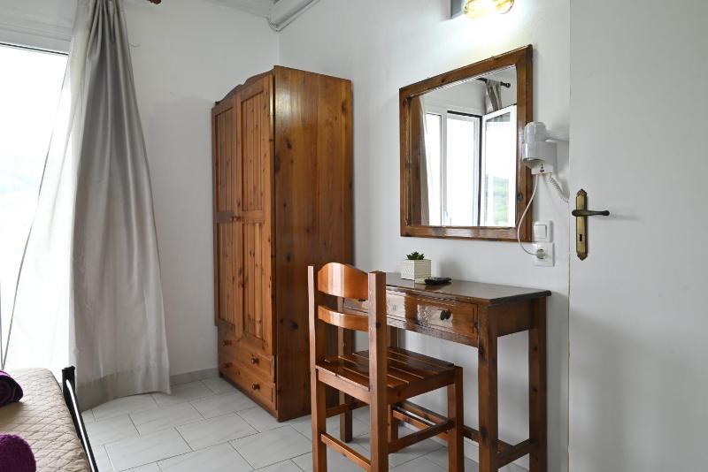 Two Bedroom Apartment with Mountain View image 3