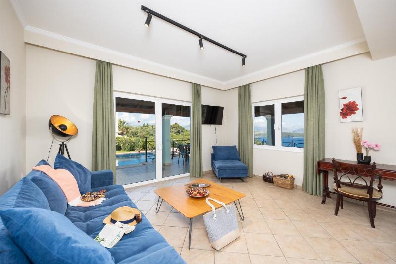 Villa Eleni Agios Stephanos - image 18