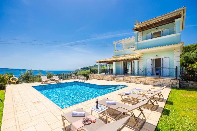 Villa Eleni Agios Stephanos - image 5