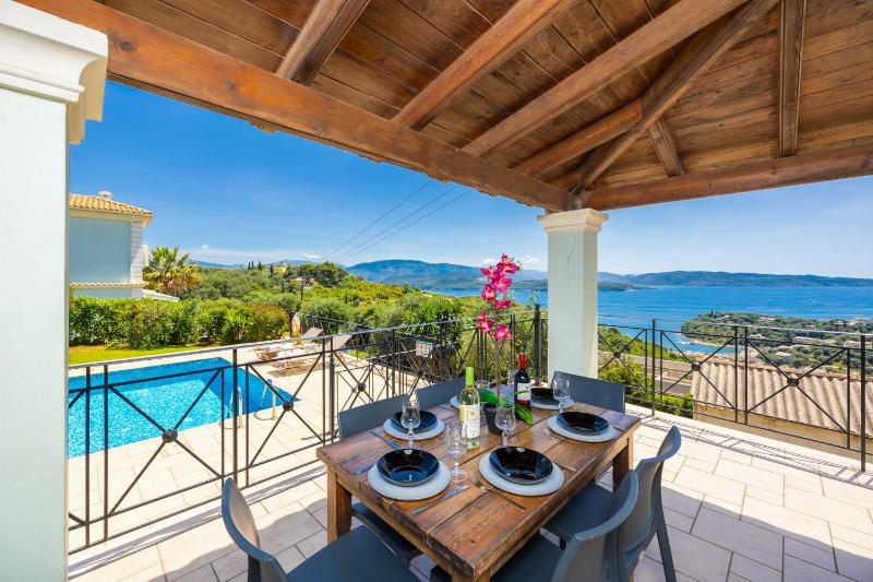 Villa Eleni Agios Stephanos - image 16