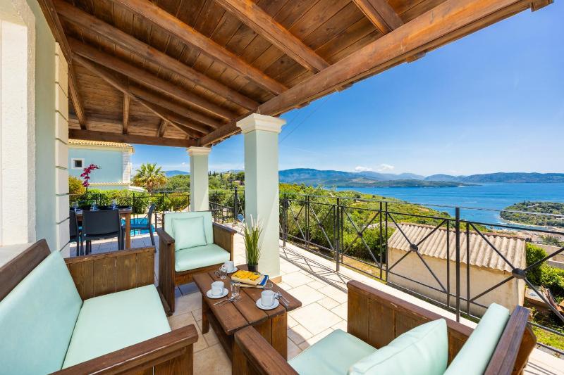 Villa Eleni Agios Stephanos - image 11