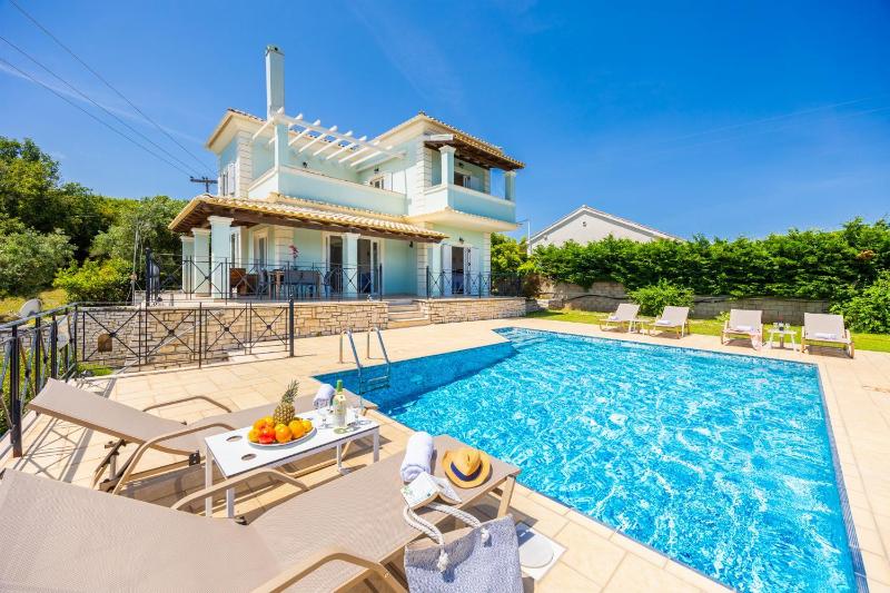 Villa Eleni Agios Stephanos - image 6