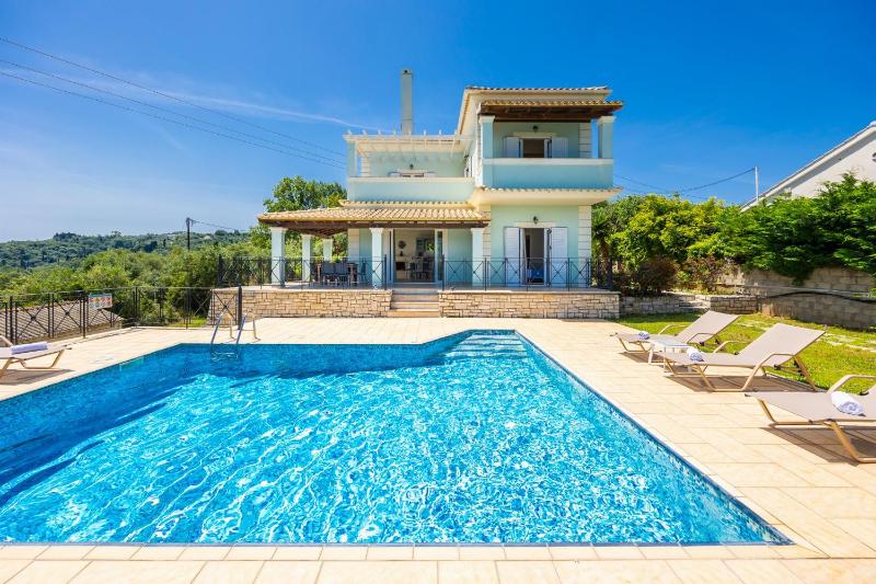 Villa Eleni Agios Stephanos - image 22