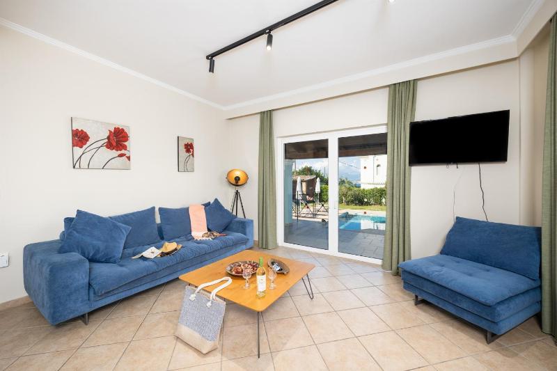 Villa Eleni Agios Stephanos - image 14