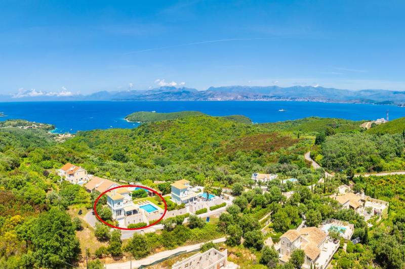 Villa Eleni Agios Stephanos - image 29