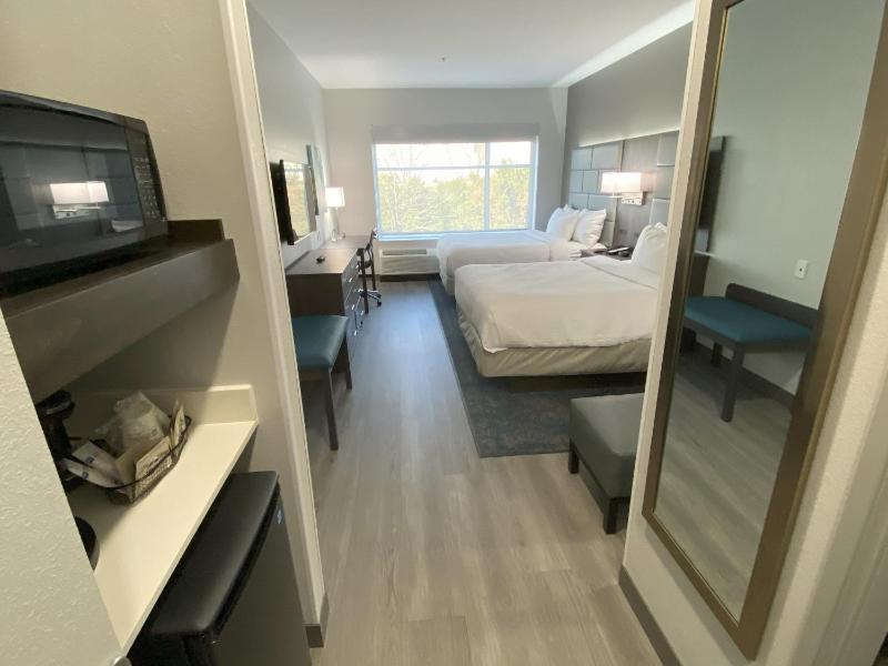 Queen Room with Two Queen Beds - Disability Access image 2