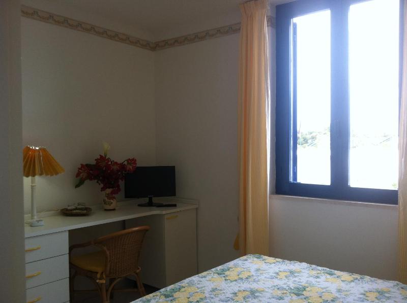 Standard Double Room image 3
