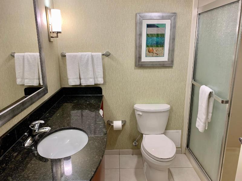 Queen Room with Two Queen Beds and Ocean View - Non-Smoking image 4