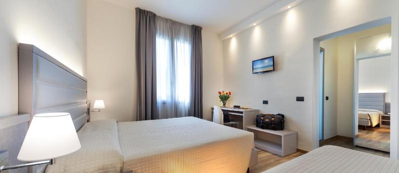 Superior Triple Room image 3