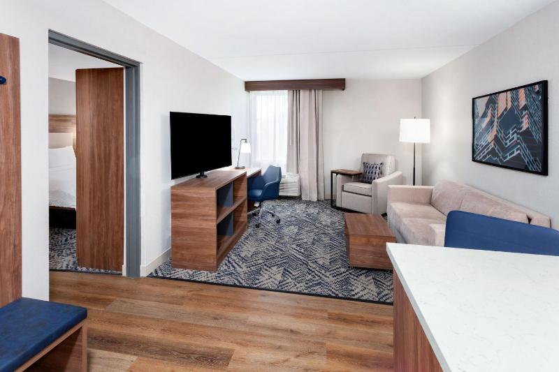 One-Bedroom King Suite image 3
