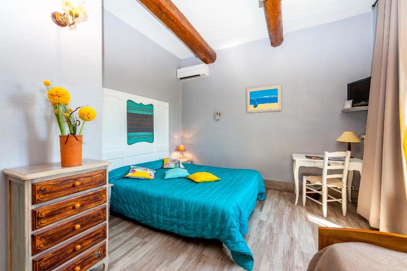 Charming Double Room image 2
