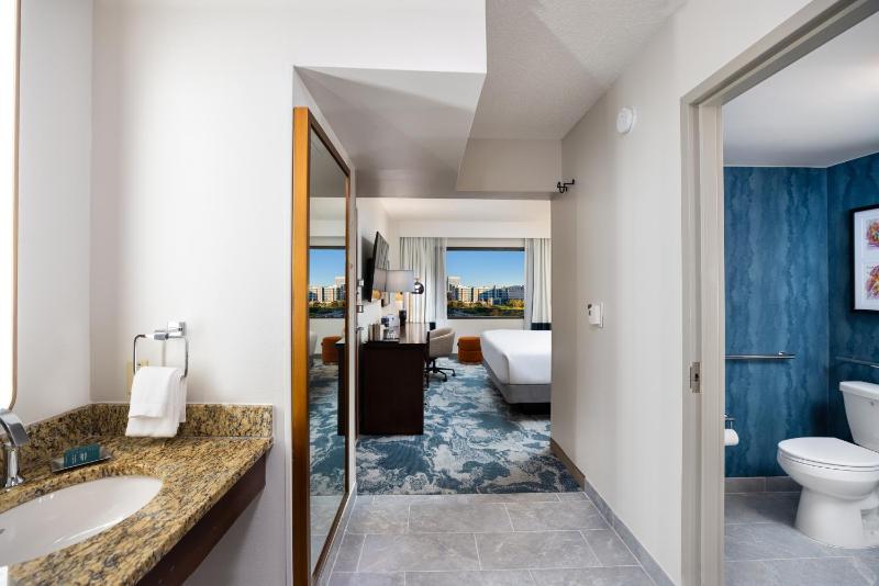 Junior King Suite with Kitchen and Tub - Mobility Accessible image 1