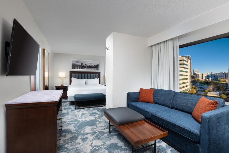 Junior King Suite with Sofa Bed and Kitchen image 3
