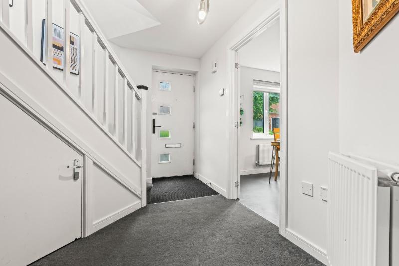 #16 Detached Stunning Lux 3 Bed home  Parking NEC - image 20