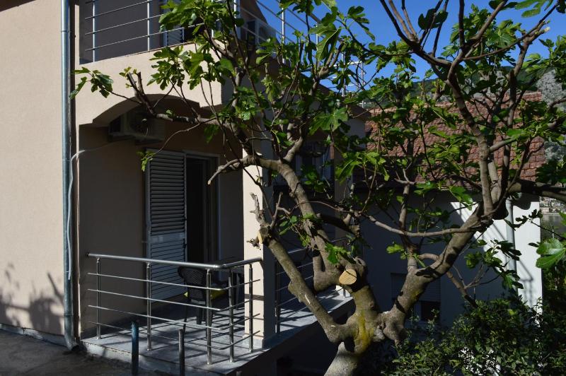 One-Bedroom Apartment with Balcony image 3