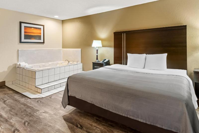 King Room with Whirlpool - Non-Smoking image 4
