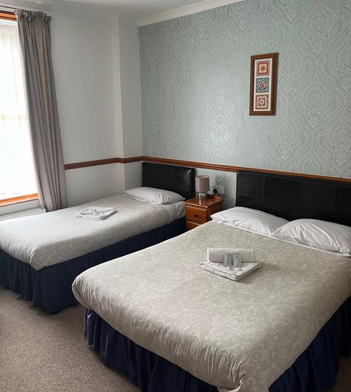 Triple Room with Bathroom image 1