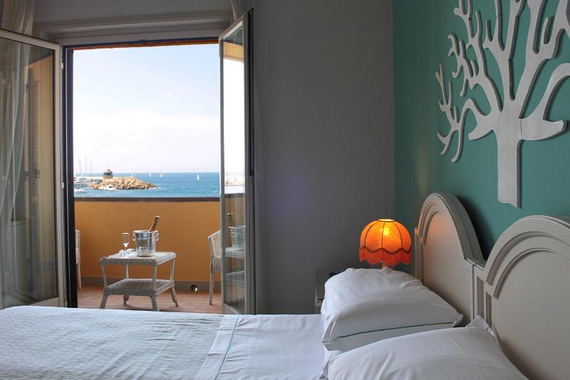 Superior Double Room image 3
