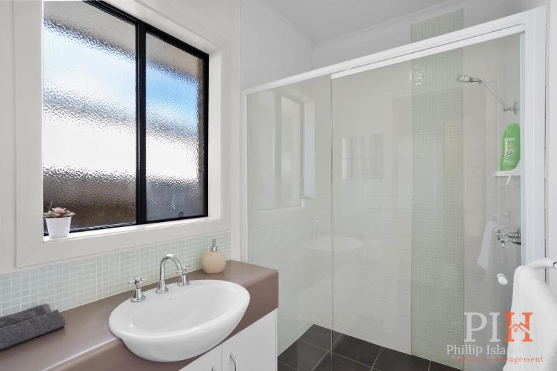Relaxing Family Home in Cowes - image 19