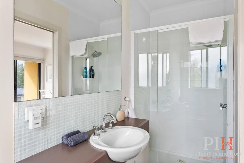 Relaxing Family Home in Cowes - image 3