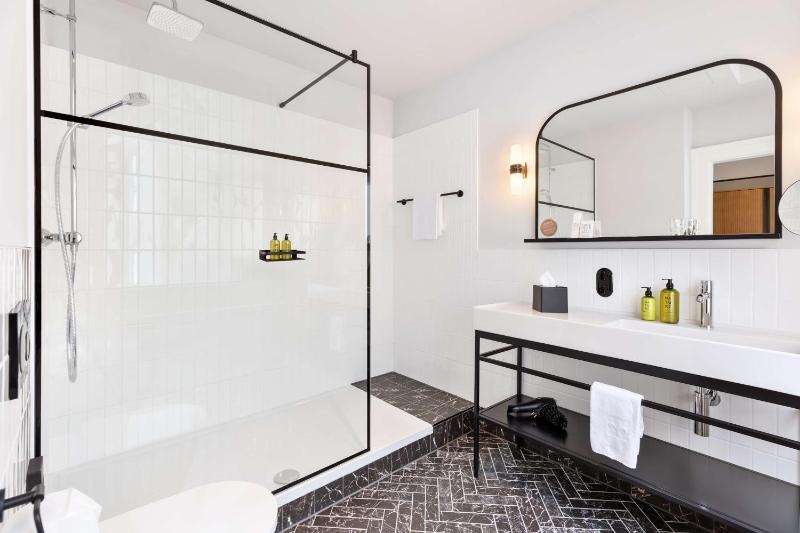 Classic Queen Room image 2