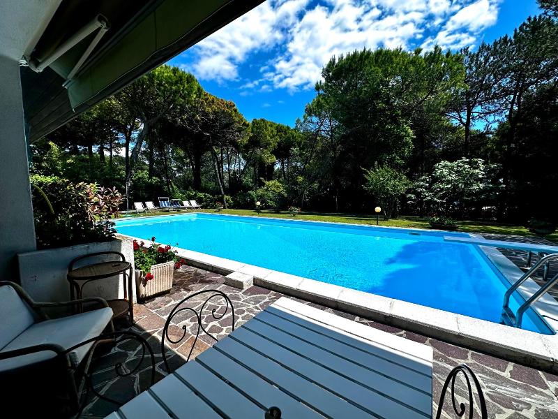 Villa sunshine with shared pool - image 17