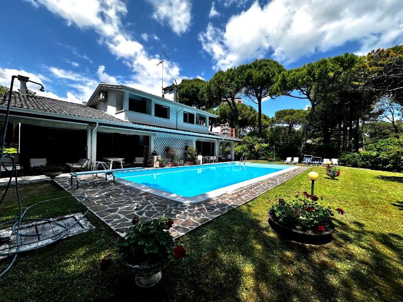 Villa sunshine with shared pool - image 15