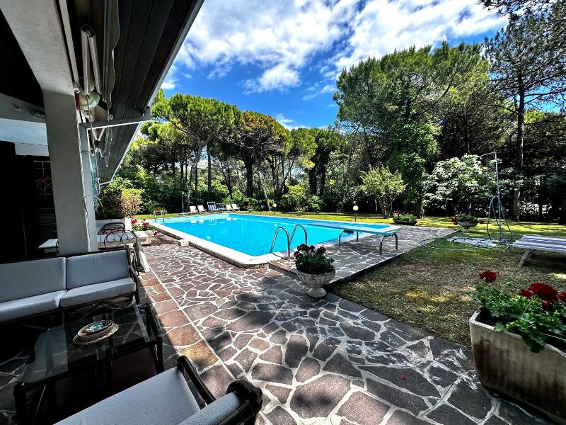 Villa sunshine with shared pool - image 19