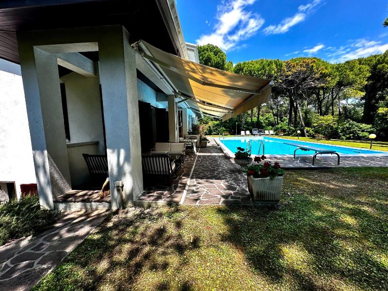 Villa sunshine with shared pool - image 7