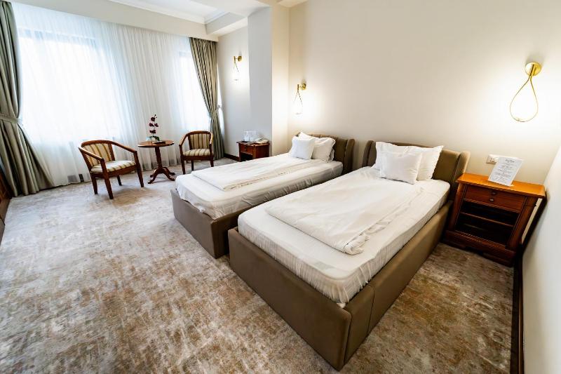 Twin Room image 1