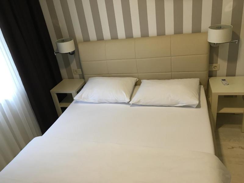Double Room image 2