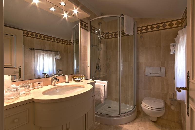 Double Room with Sea View image 3