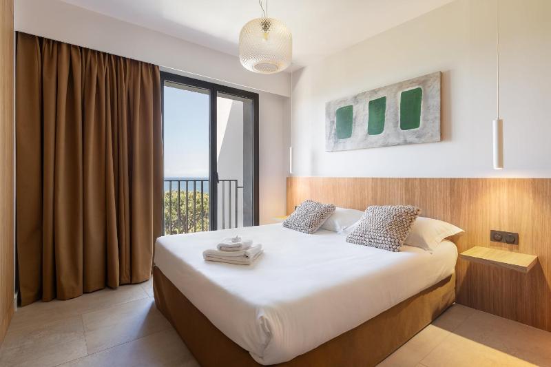Cosy Double Room - Sea Side image 1