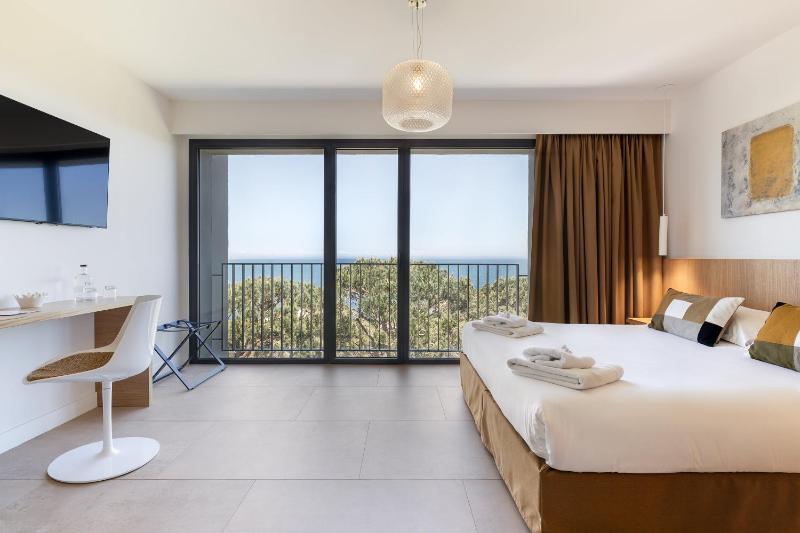 Prestige Room - Sea Side image 3