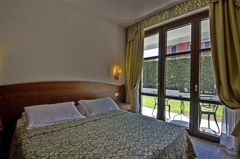 Superior Double or Twin Room with Garden View image 3