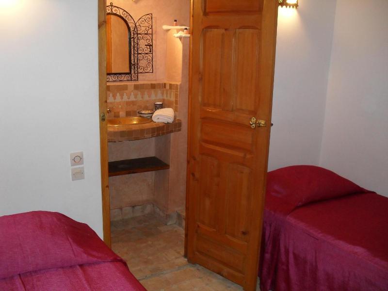 Idrissides Twin Room image 2