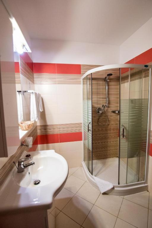 Large Double Room image 2