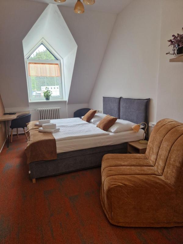 Deluxe Double or Twin Room With Extra Bed image 2
